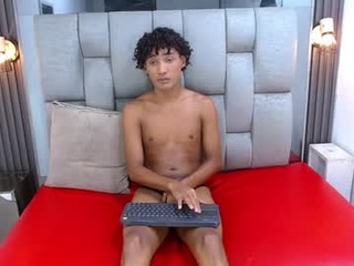 alec_curls