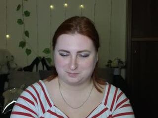 alicia_side_red