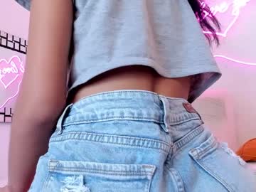 ashly_leans