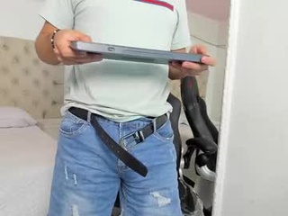 axel_grey_