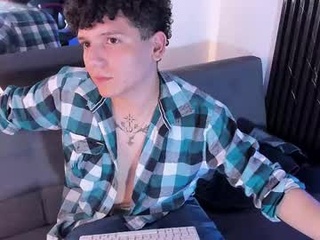 axel_velvet