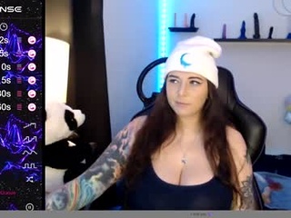 bigtittedtattedlesbian