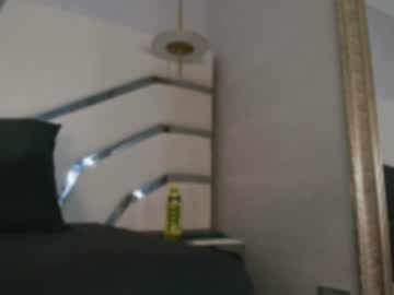 mia_bennett__