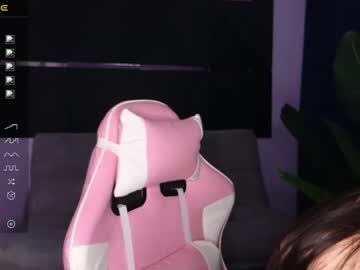 nikkykiss