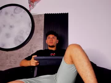 valentinoo_stonee