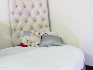 vicky_maxim