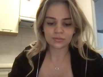 white_kitty_